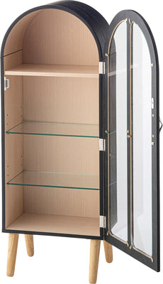 棚は全部で3つあり、2段目と3段目はガラス板となっております。