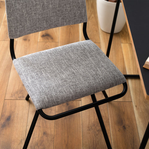 硬めの座面により長時間でも座りやすくなっております。