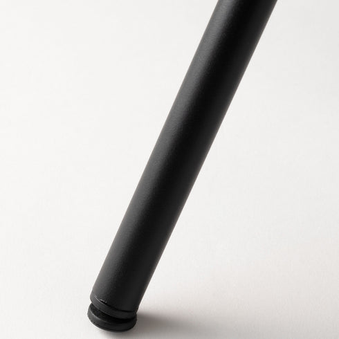 脚の先端に付いているアジャスターは首振りタイプのため、常に水平を保ってくれます。