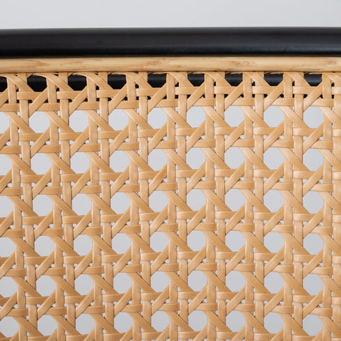 ポリエチレン素材を採用した人工ラタンは、天然ラタンよりも耐久性に優れ、ささくれが無いので衣類に絡まることなく快適にお使いいただけます。