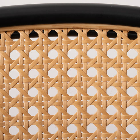 ポリエチレン素材を採用した人工ラタンは、天然ラタンよりも耐久性に優れ、ささくれが無いので衣類に絡まることなく快適にお使いいただけます。