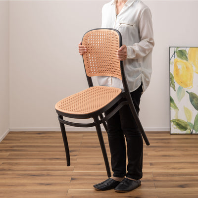 重さも約4kgと軽く、持ち運びも簡単にできます。