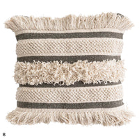 【デザインB:ストライプ】アイボリーとグレーのストライプがモダンな印象を与え、フリンジがアクセントのスタイリッシュなデザインです。