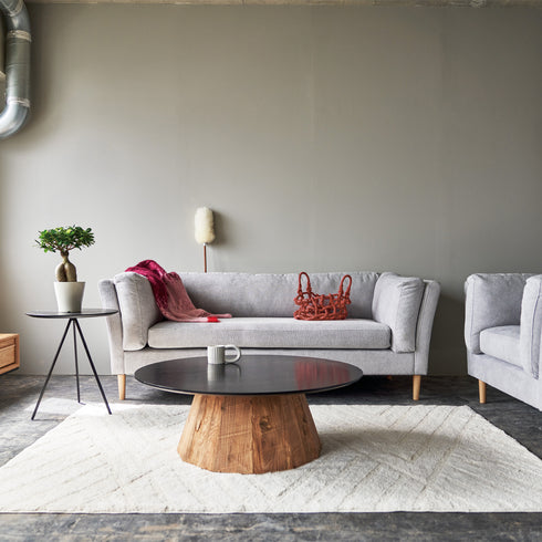 洗練されたデザインのラグはその見た目の美しさから空間全体の魅力を高めてくれるでしょう。