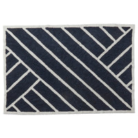 【個性を引き出すネイビー】大胆な幾何学模様が目を引くネイビーは、お部屋の主役となるアクセントアイテムです。