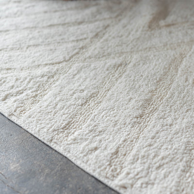 コットン素材を採用しているので保温力や通気性に優れており、寒い季節から暑い季節まで快適にお使いいただけます。