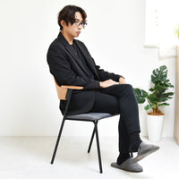 【快適な座り心地】体にフィットする背もたれと、ゆったりとした座面が、長時間の着座でも疲れにくい。