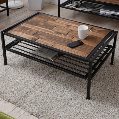 マットブラックのアイアンフレームとオイル塗装したパイン天然木の異素材の組み合わせがスタイリッシュさと重厚感を併せ持つ