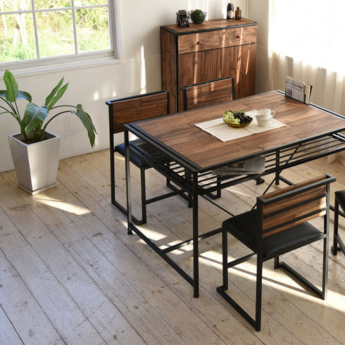 【統一感で叶える理想の空間】
シリーズのテーブルと合わせることで、こだわりのカフェのような統一感が生まれ、家族や友人が集まるダイニングがもっと特別な場所になります。