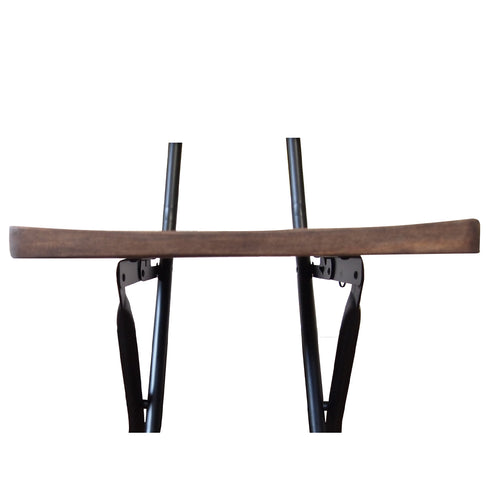 【優しくフィットする座面】
体を預けたくなるような滑らかなカーブと、天然木の温もりが心地よい時間を演出します。