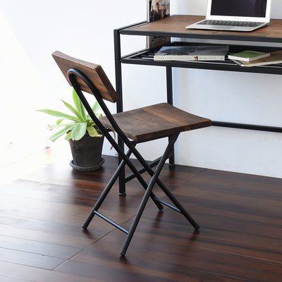 【空間を引き締める後ろ姿】
何気なく置かれたチェアの後ろ姿も、アイアンと天然木のデザインがインテリアのアクセントになります。