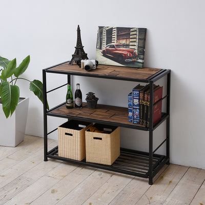 マットブラックのアイアンフレームとオイル塗装したパイン天然木の異素材の組み合わせがスタイリッシュさと重厚感を併せ持つ