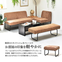 【軽やかなデザイン】マットブラックの細身アイアンフレームが、お部屋に圧迫感を与えず洗練された印象をもたらします。