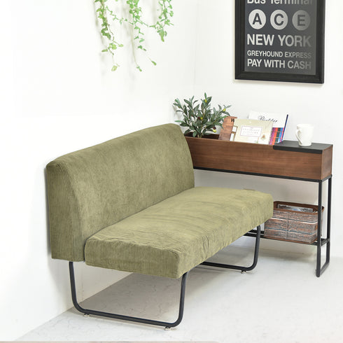 落ち着いたトーンで大人の空間を演出する、NOVEMBER(ノーベンバー)シリーズの2Pソファ。