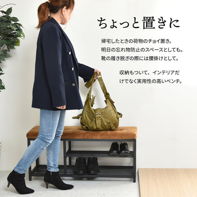 【暮らしを豊かにする「ちょい置き」】
帰宅時の荷物置きや、明日の忘れ物防止スペースとして、さらには靴の脱ぎ履きの際の腰掛けとしても、実用性の高いこのベンチが日々の暮らしを豊かにします。