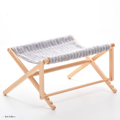 【洗練された空間にライトグレー】
明るくモダンな印象を与えるライトグレーは、シンプルで洗練されたインテリアにもすっきりと馴染み、おしゃれな空間を作り出します。