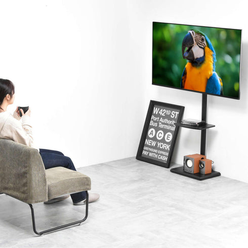 【壁に寄せて、もっと広く】
土台が邪魔になりにくい設計なので、テレビを壁にぴったり寄せて設置でき、お部屋をより広くスマートに見せられます。