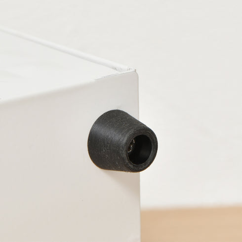 また、ラバーの脚が付いているので用途に合わせて置き型タイプとしても使うことが可能です。