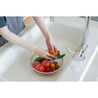 【食材の水切りにも活躍】食器の水切りだけでなく、洗った野菜の湯切りや水切りにも活用できる多機能性です。