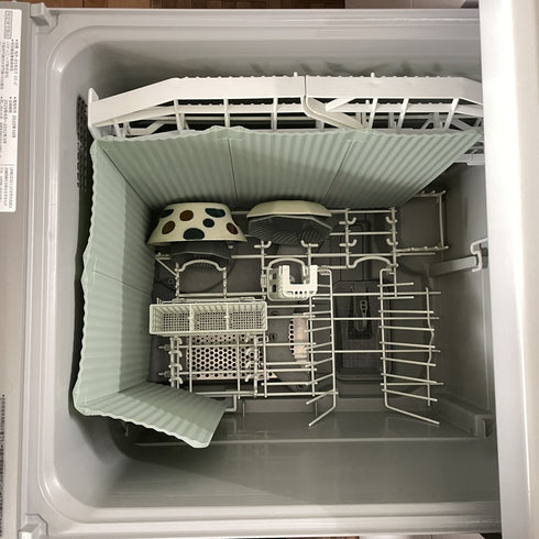 【いつでも清潔なキッチン】食洗機で洗えるため、油汚れが気になる時も簡単にお手入れが完了し、キッチンを清潔に保てます。