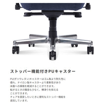 【スムーズな移動と固定】床に優しく静音性も高いキャスターは、ストッパーでしっかり固定も可能です。