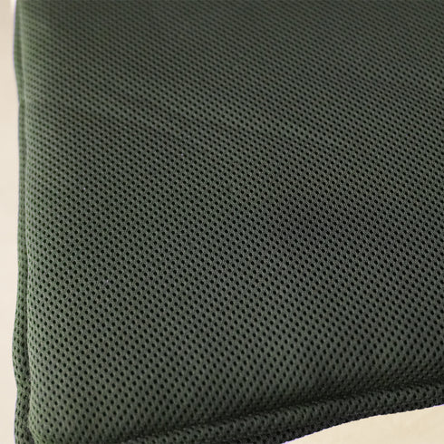 この素材は、薄いカバーで、抜群の通気性で湿気のこもりを防ぎ、夏は涼しく、毛布素材などのカバーで、マットレス内の空気の保温性を高め、冬は暖かくお使いいただけます。