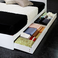 【想像以上のたっぷり収納】
かさばる冬物のシーツやタオルケット、オフシーズンの衣類などをまとめて収納できる2杯の引き出しで、ワンルームのお部屋もすっきり片付きます。