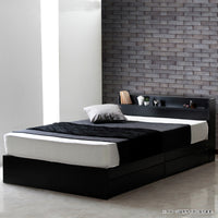 【洗練された大人の寝室へ】
空間を引き締めるブラックが、インダストリアルやモダンなインテリアと見事に調和し、生活感を見せないスマートな収納と機能性で、洗練されたベッドルームを演出します。