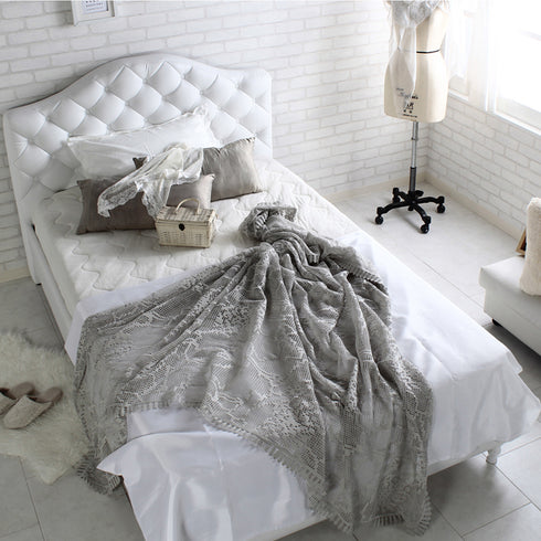 【お部屋の主役になるベッド】
この一台があるだけで、いつものお部屋が洗練された空間へと生まれ変わり、毎日の暮らしに華やかさを添えてくれます。