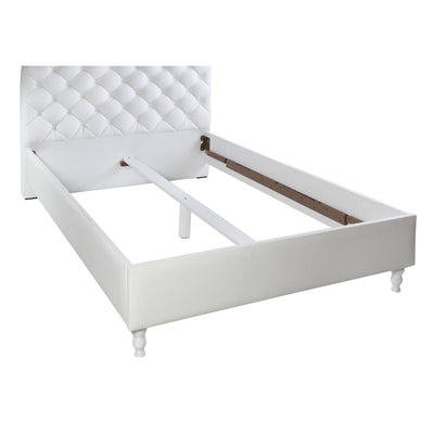 【優美な佇まいのフレーム】
優雅なフォルムのハイバックと、上品なレザーの質感が、あなたの寝室を特別な空間へと変える主役級のベッドフレームです。