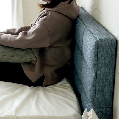 シンプルだからこそ映えるハイバックのヘッドボードはソファのようにくつろいだりとリラックスするのにちょうどよい高さです。