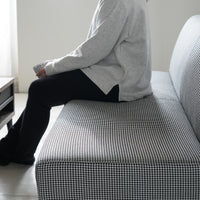 【ゆったり座れる座面】奥行きのある広々とした座面で、リラックスした姿勢でお過ごしいただけます。