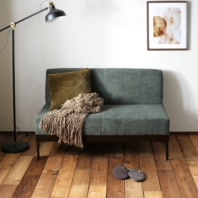 アームレスのソファは、立ち座りのしやすいのが特徴で、リビングソファとしても、ダイニングソファとしてもご自由にレイアウト頂けます。