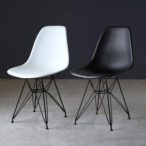 清潔感があり明るい雰囲気にするホワイトと、空間を引き締めるブラックの2色からお選びください。