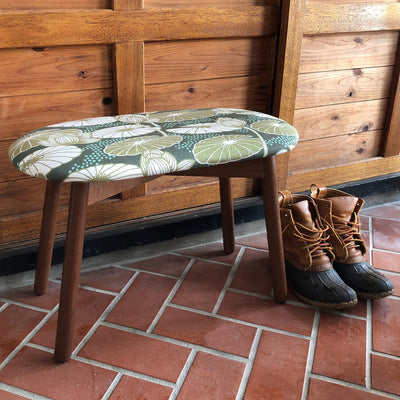 イタリア製のダブルスツールに、北欧・スウェーデンのファブリックブランド「Gyllstad(ジルスタッド)社」の生地を合わせました。