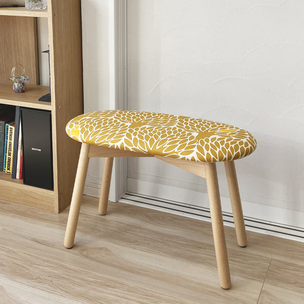 イタリア製のダブルスツールに、北欧・スウェーデンのファブリックブランド「Gyllstad(ジルスタッド)社」の生地を合わせました。