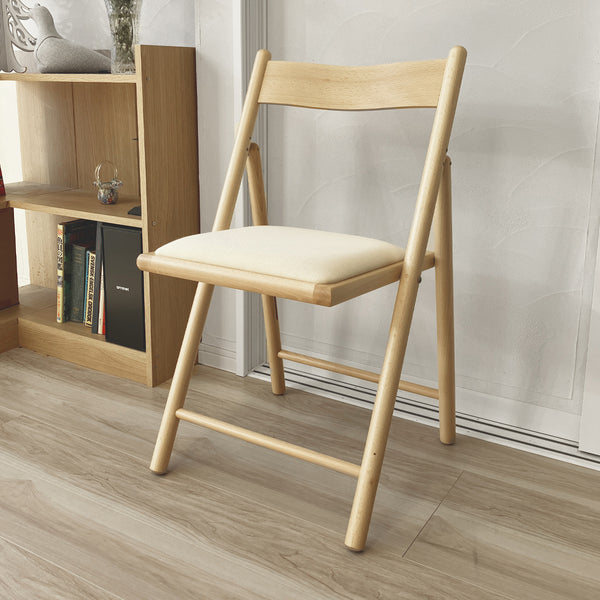 イタリアの老舗木工家具メーカー「La Sedia(ラ・セディア)社」による、木製折りたたみチェアです。