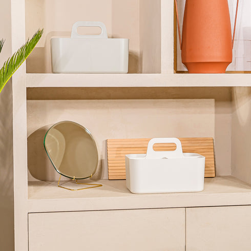 【置くだけで絵になるデザイン】
ラフなようで計算された美しいフォルムは、棚に置くだけでまるでインテリアオブジェのように、お部屋のセンスをさりげなく格上げします。