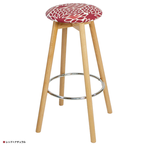 イタリア製のグランデスツールに、北欧・スウェーデンのファブリックブランド「Gyllstad(ジルスタッド)社」の生地を合わせました。