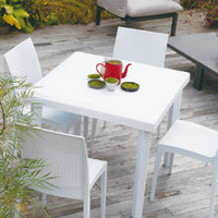 【開放的なホワイトカラー】明るい色合いが空間に広がりをもたらし、リゾートのような非日常感を演出します。