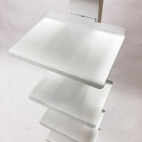 【美しい粉体塗装仕上げ】手触りの良いザラつき加工が、書籍や小物の滑り落ちを防止し、高級感を高めます。