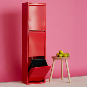 【遊び心と実用性の融合】扉を開けばゴミ箱に早変わり。使わない時はスタイリッシュなキャビネットとして、空間を彩ります。