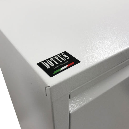 スチール製ですので普段のメンテナンスも乾拭きのみで簡単に行えるのもメリットです。