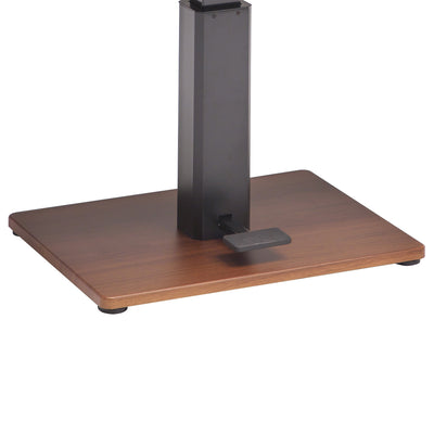 脚はセンター脚タイプのため、椅子の立ち座りするときに邪魔にならないというのもポイントの一つです。