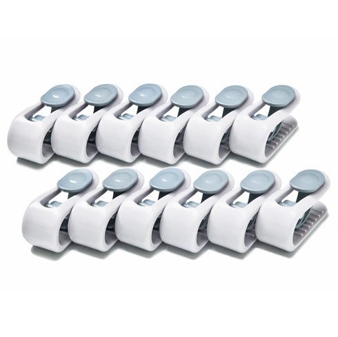 【挟むだけ、ワンタッチでストレスフリー】
シンプルな構造で誰でも簡単に扱えるABS樹脂製のクリップは、軽量ながらも布団と毛布をしっかりとホールドしてくれる優れものです。