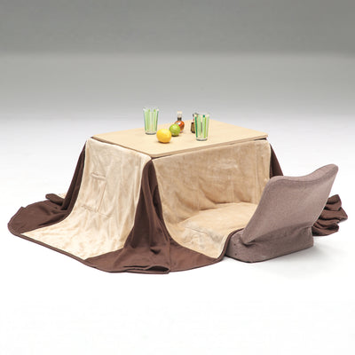 【床座スタイルも、心地よさ抜群】座椅子スタイルでも使えるロータイプ仕様で、脚を伸ばしてのんびりくつろげる和のぬくもりを感じられます。