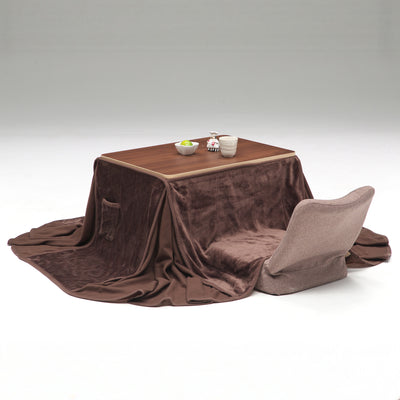 【ほっとする温もりに包まれて】天然木調の天板と落ち着いた色合いの布団が、毎日の暮らしに寄り添いながら、特別な時間を届けてくれます。