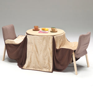 【気分で変えるリバーシブル】
天板と布団はリバーシブル仕様なので、ナチュラルな天板に明るいベージュの布団を合わせれば、お部屋全体が温かく優しい雰囲気に包まれます。