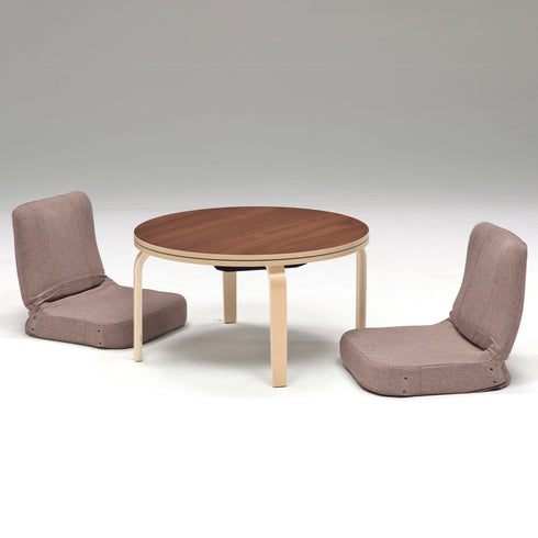 【ロースタイルで自由な時間を】
夏場は布団を外して、開放的なローデスクとして使え、リクライニングチェアに体を預ければ、リラックスしながら読書や趣味に没頭できます。