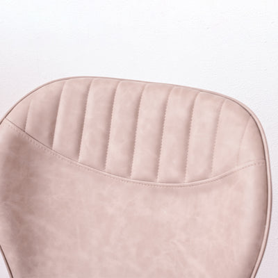 張地はPUレザーのため耐久性が高く、傷や汚れにも強いため、日々のメンテナンスもラクラクです。